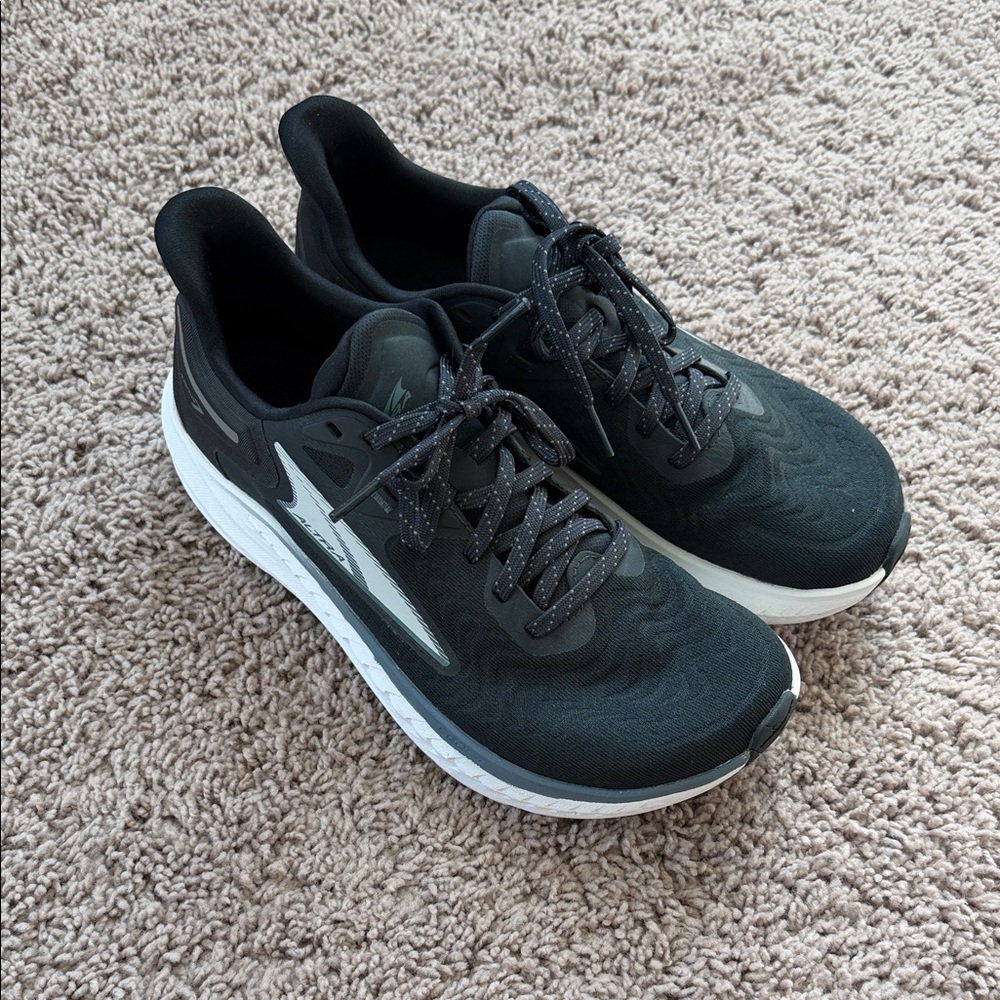 Altra Men's Black Athletic Running Shoes with White Midsole